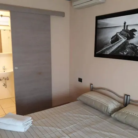 1 Camera Con Cucina Vicino Centro Città * Parma